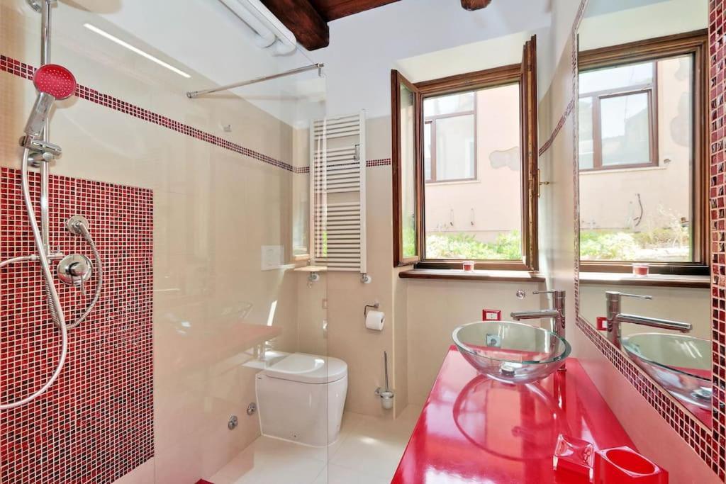 The Red Apartment Рим Екстериор снимка